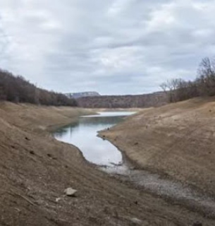 В Крыму полностью истощены два водохранилища - СМИ Пересохли Симферопольское и Загорске водохранилища.