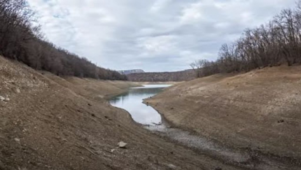 В Крыму полностью истощены два водохранилища - СМИ Пересохли Симферопольское и Загорске водохранилища.