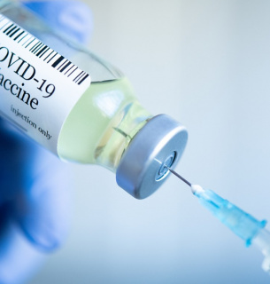 По оптимистическому сценарию население планеты не вакцинируют даже за два года В мире ежедневно вводят примерно 6,79 млн доз COVID-вакцин.
