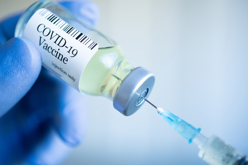 В мире ежедневно вводят примерно 6,79 млн доз COVID-вакцин