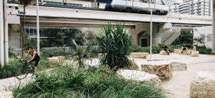 В штате Флорида посадили огромный парк под линией метро 