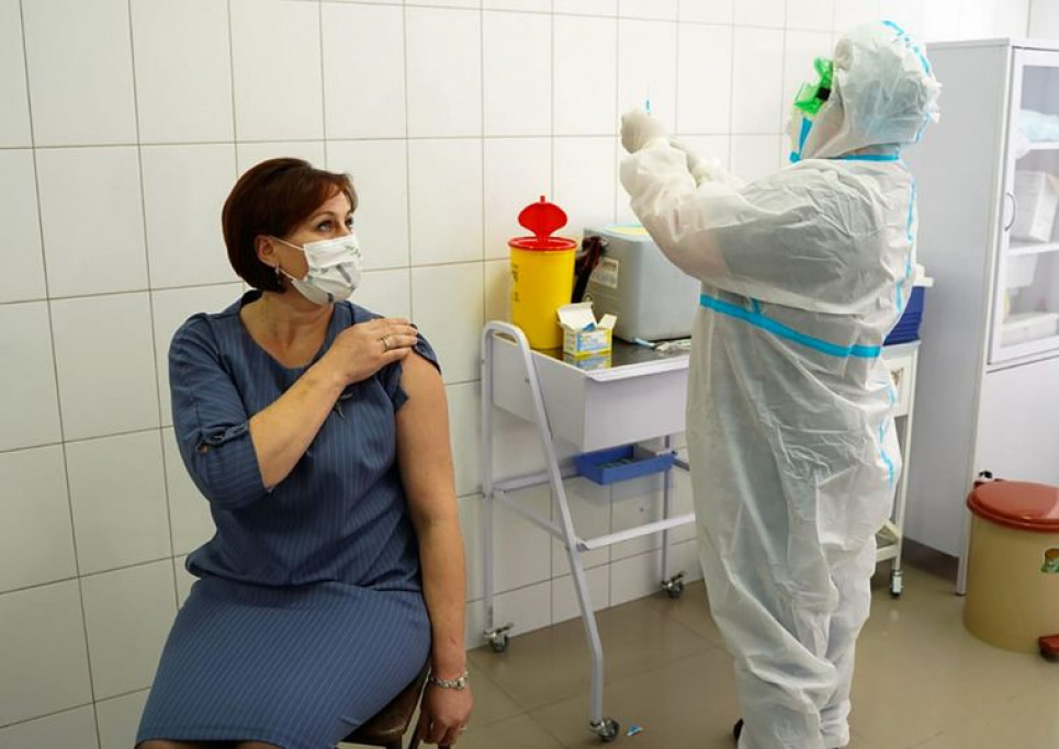 Из-за побочного действия индийской вакцины человек попал в больницу Из-за побочного действия индийской вакцины человек попал в больницу
