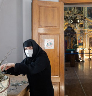 Стало відомо, кого додадуть у списки першочергової вакцинації від ковіду Шмигаль розглядає можливість у першу чергу вакцинувати служителів культу