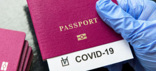 Єврокомісія вже направила всім країнам ЄС основні принципи створення системи коронавірусних паспортів. 