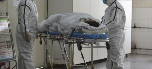 В Ивано-Франковске — очереди под COVID-больницей, в Черновцах — реанимации больниц заполнены. 