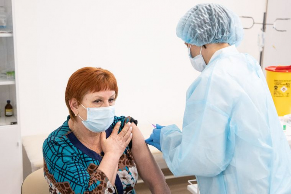 Історії лікарів, які вже отримали вакцину від COVID-19 Вакцинування лікарів препаратом Covishield від AstraZeneca.
Фото: Пресслужба Київської ОДА