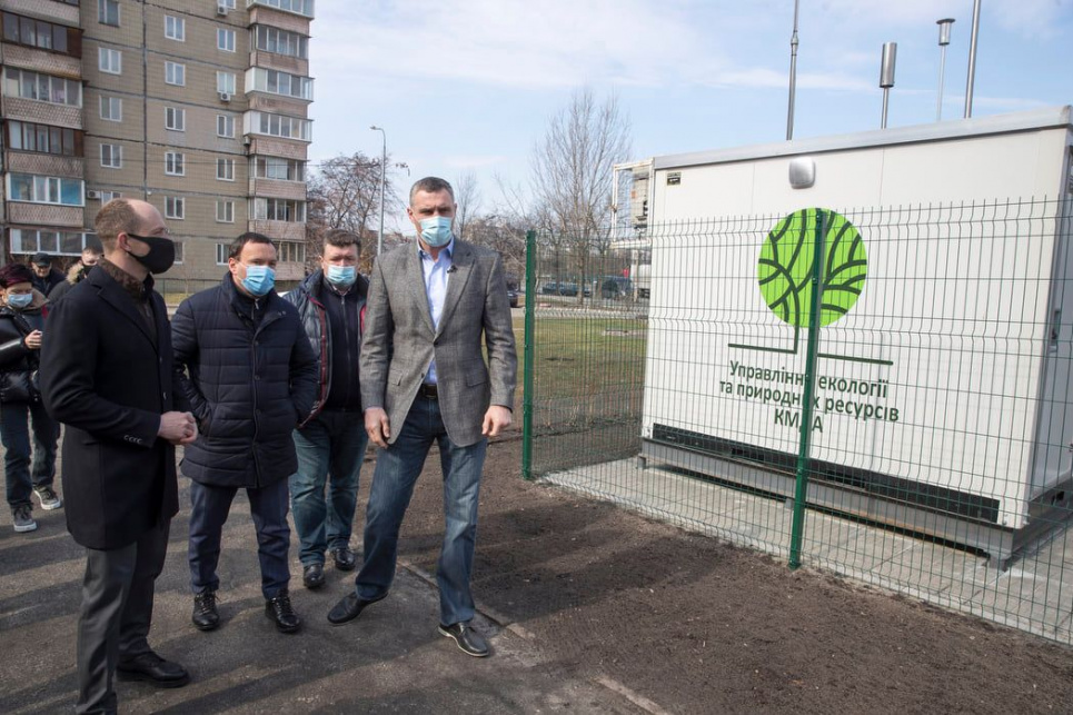 Міська влада перевірила пост моніторингу повітря в Дарницькому районі