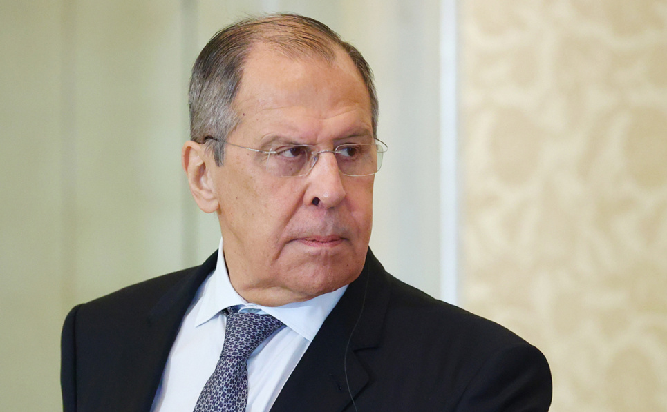 Міністр закордонних справ Росії «вигуляв» у Китаї захисну маску з матюками (відео) Міністр закордонних справ Росії вигуляв у Китаї маску з матюками (відео)
