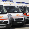 У Києві кілька десятків швидких годинами чекають під лікарнею