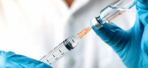 Медики категорически не советуют вакцинировать одного человека препаратами двух разных производителей 