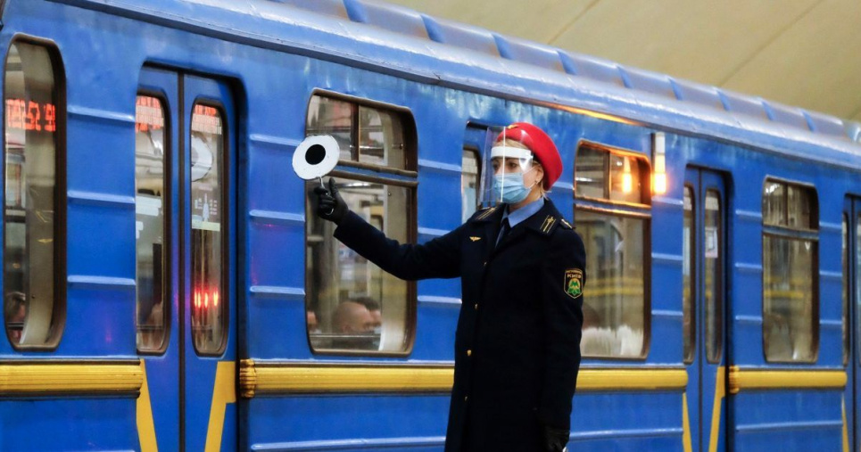 Киев с 5 апреля идет на полный локдаун — в метро будут пускать только по пропускам В метро будут пускать только по пропускам