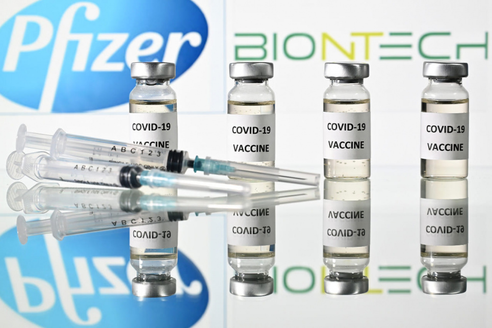 Вакцины Pfizer в Украине официально нет, а в частных клиниках Франковска за деньги — есть 
