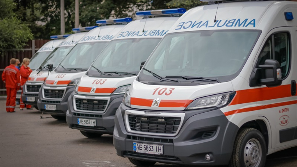 В Одесі швидкі годинами стоять у черзі під лікарнями