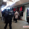 Работу людей на непродовольственном рынке блокирует полиция и Нацгвардия
