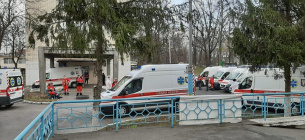 Врач киевской инфекционки пожаловалась на качество работы терапевтов, из-за которого образуются очереди из скорых под больницами