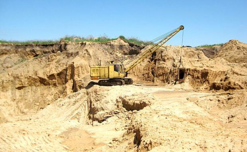 Во Львовской области из-за халатности чиновника незаконно добыли песка на 24 млн.Фото: иллюстративное