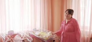 В столице врачи спасли маму 14 детей, больную COVID, и ее новорожденных близнецов