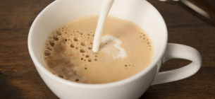 Вчені створили молоко з грибів та коноплі, яке ідеально смакує з кавою