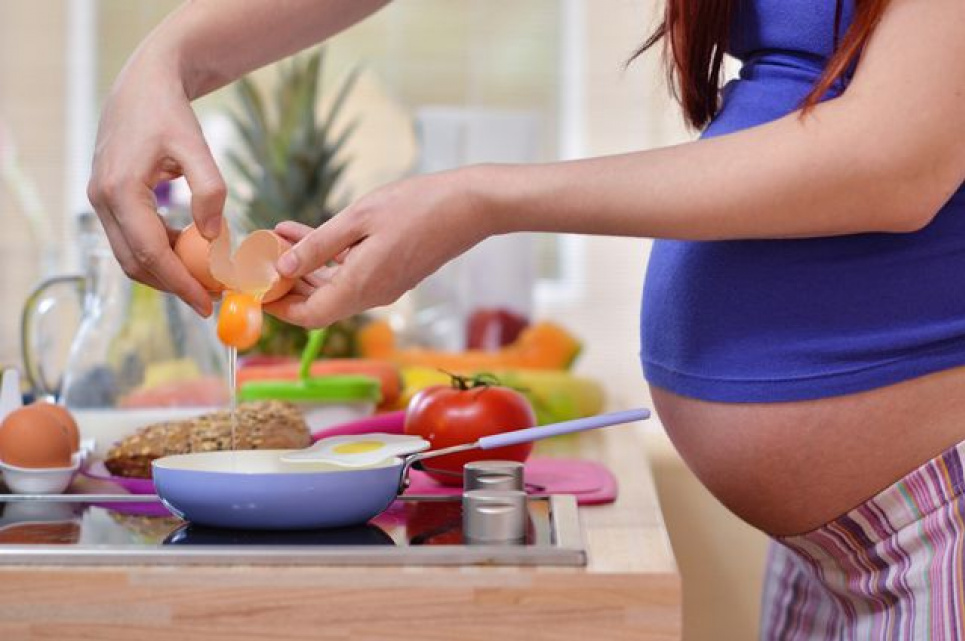Які продукти допомагають жінкам завагітніти