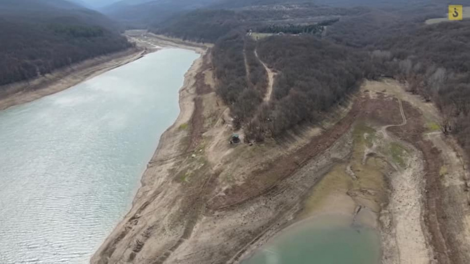 У тимчасово окупованому Криму обміліло велике водоймище. 