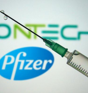 Украинцам начали делать прививки вакциной Pfizer и объявили, когда будут вакцинировать всех желающих (фото) Украинцам начали делать прививки вакциной Pfizer