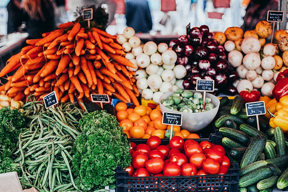 Кардіолог пояснив, які продукти зміцнять еластичність судин і захистять від інсульту Лікар радить обирати найяскравіші натуральні продукти та їсти їх щодня