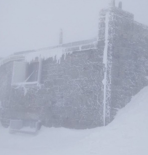 Ивано-Франковскую область среди весны замело снегом (фото) Ивано-Франковскую область среди весны замело снегом