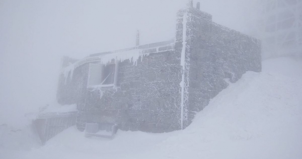 Івано-Франківщину серед весни замело снігом (фото) Івано-Франківщину серед весни замело снігом