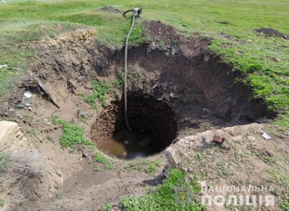 Жуткая находка - в Одесской области в колодце обнаружили тела 4 молодых людей (фото) В Одесской области в колодце обнаружили тела 4 молодых людей