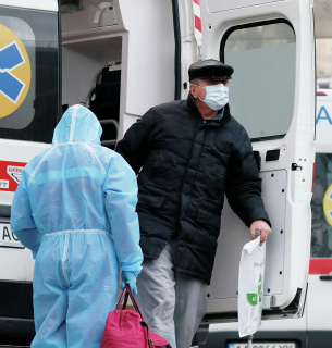COVID-19: в Україні майже 13 тисяч нових хворих та 4 "червоної" зони з понеділка