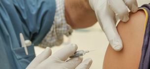 Почему в Украине не фиксируют тромбоз после вакцинации от COVID-19 — врач