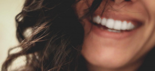 Проти карієсу: корисні для зубів продукти перерахувала дантист