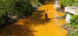 У КМДА пообіцяли одразу розповісти, чому вода в річці Либідь стала жовтою