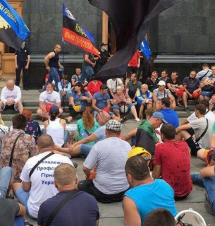 «Віддайте нам нашу зарплату!». У столиці шахтарі вимагають виплатити зарплатний борг (ВІДЕО) «Віддайте нам нашу зарплату!». У столиці шахтарі вимагають виплатити зарплатний борг