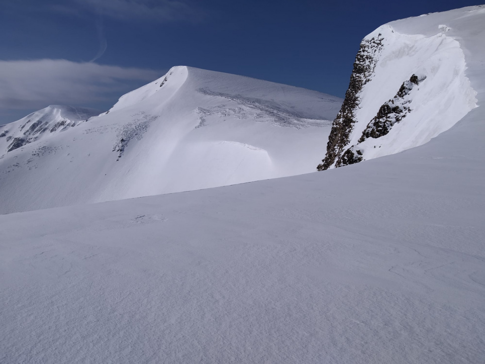На Закарпатті дві найбільші гори масиву Свидовець — у снігу