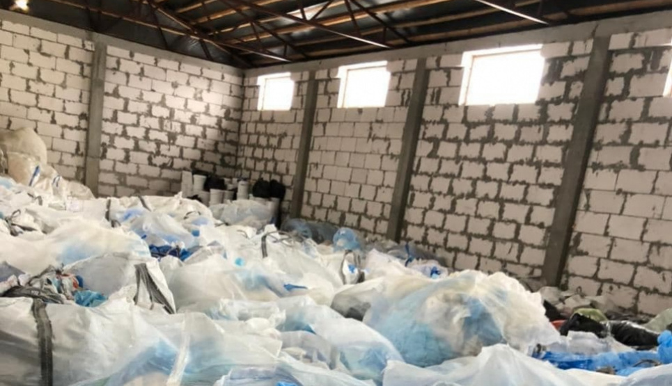 Позбавлений ліцензії горе-утилізатор із Львівщини продовжує працювати з небезпечним COVID-сміттям Сміття