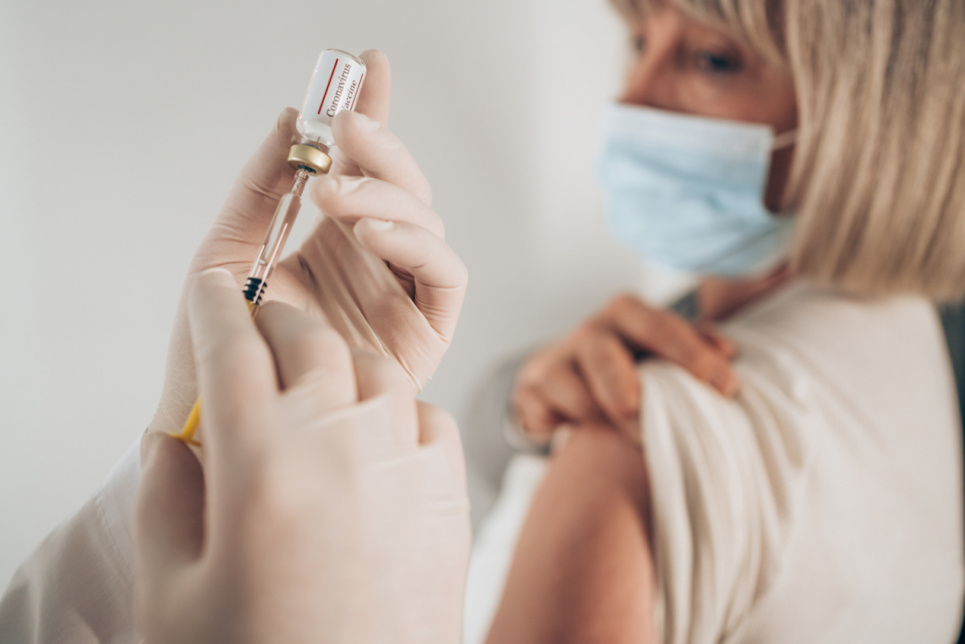 COVID-19: за добу вакцинувалися у 50 разів більше людей ніж захворіли