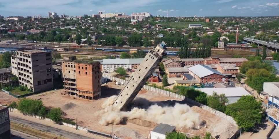 У Харкові стався вибух: у повітря злетіла стара будівля елеватора (відео) У Харкові стався вибух: у повітря злетіла стара будівля елеватора