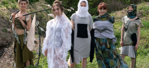 Спасите реку! В Харьковской области устроили показ моды на стихийной свалке