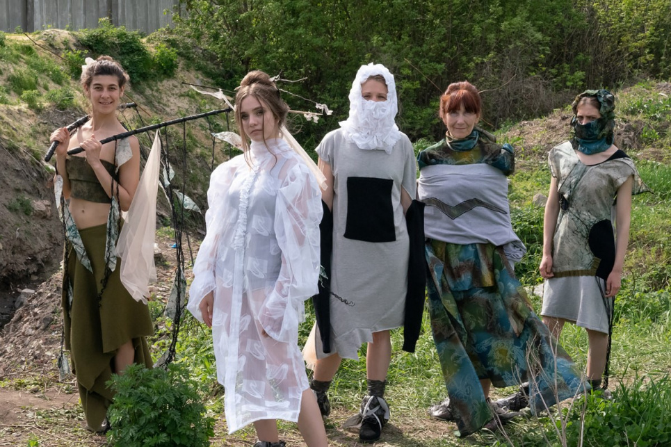 Врятуйте річку! На Харківщині влаштували показ моди на стихійному сміттєзвалищі (ФОТО) Врятуйте річку! На Харківщині влаштували показ моди на стихійному сміттєзвалищі