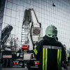  В столице горело здание "Эпицентра": 10 этаж, 45 пожарных (фото)
