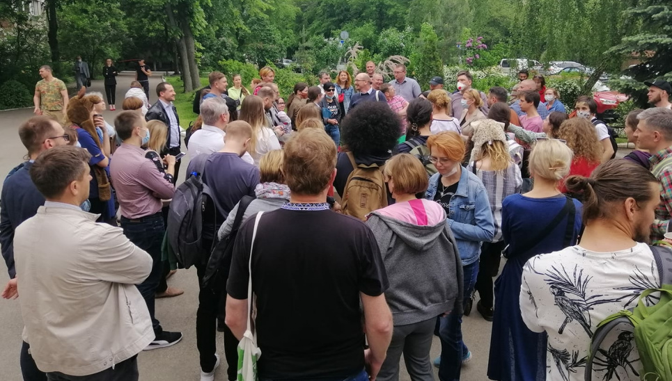 Подозреваемого в коррупции в. и. о. директора Голосеевского парка отпустили под домашний арест Подозреваемого в коррупции в. и. о. директора Голосеевского парка отпустили под домашний арест