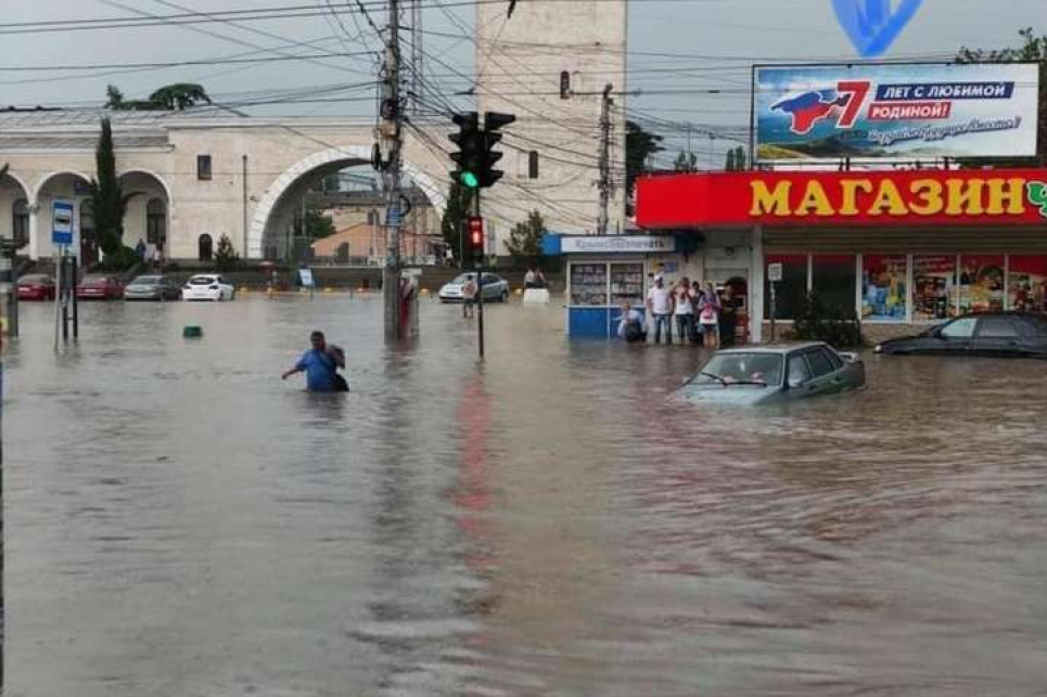 Симферополь ушел под воду из-за сильных ливней (видео) Фото: Главком