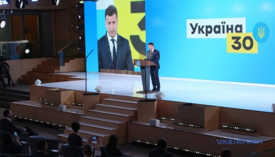 Зеленский подписал закон об ограничении оборота пластиковых пакетов Владимир Зеленский