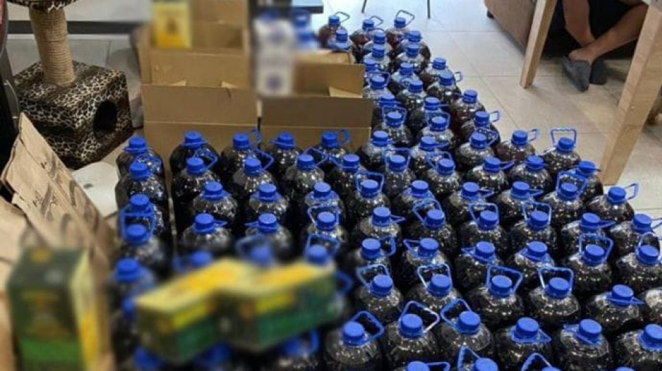 Співробітники Інституту хімії НАН України виготовляли фальсифікований алкоголь «відомих брендів» – прокуратура Фото: Київська прокуратура