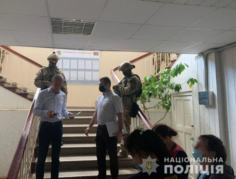 На Київщині керівництво інтернату продавало вакцину від COVID, призначену пацієнтам (відео) Фото: Нацполіція