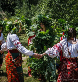 Трійця у воєнний час: українці відзначають Зелені свята з молитвою за мир та оновлення Фото: 5 канал