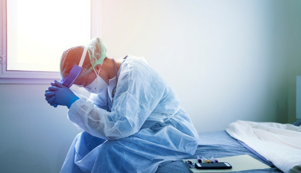 153 работника больницы были уволены или уволились после отказа от COVID-вакцинации 153 работника больницы были уволены или уволились после отказа от COVID-вакцинации