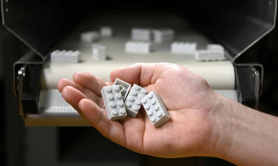 Lego розробила екологічний конструктор із перероблених пластикових пляшок (відео) Фото: Lego / Reuters.