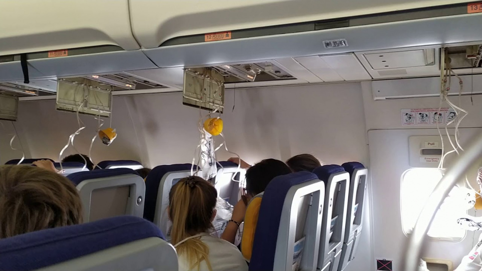 Люди пережили жах: у літаку рейсу Київ-Батумі сталася розгерметизація, маски не подавали кисень (ВІДЕО) Люди пережили жах: у літаку рейсу Київ-Батумі сталася розгерметизація, маски не подавали кисень